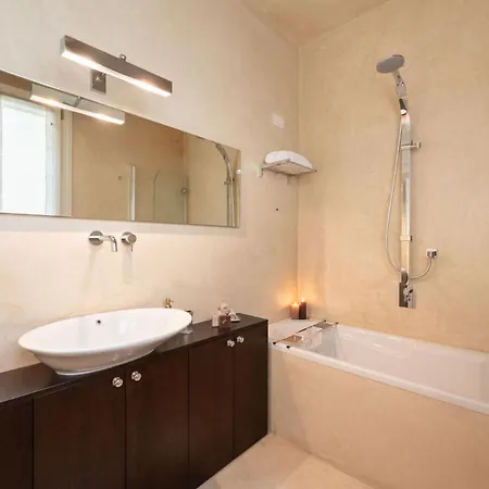 - Luxury River With Terrace شقة *